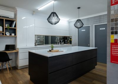 Zente Showroom - Contemporary Handleless Kitchen