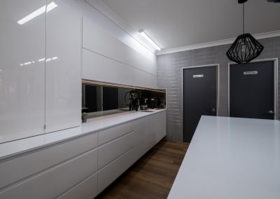Zente Showroom - Contemporary Handleless Kitchen