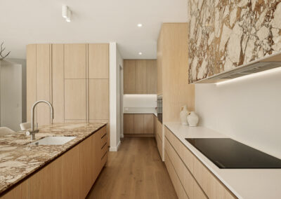 Custom cabinetry Tarragindi Brisbane featuring Polytec Blonde Oak Woodmatt kitchen joinery and stone benchtops.